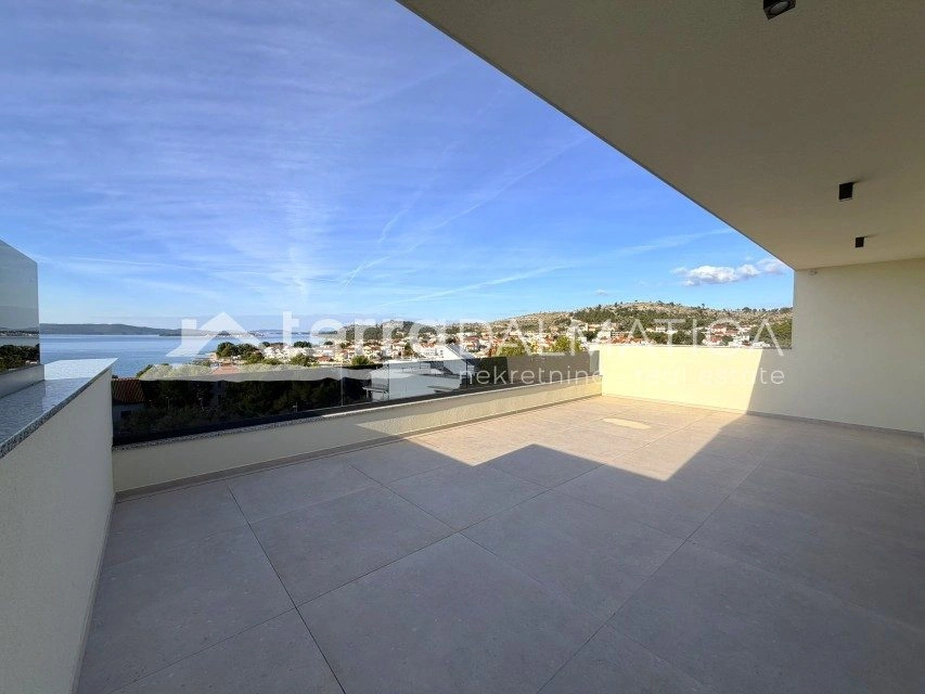 Žaborić, penthouse z pięknym widokiem na morze