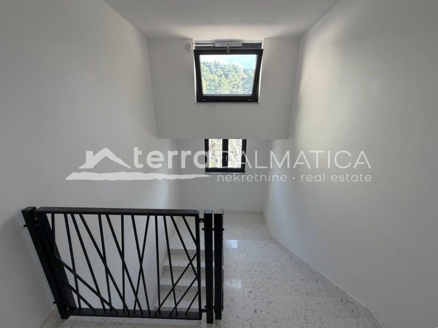 Žaborić, penthouse z pięknym widokiem na morze