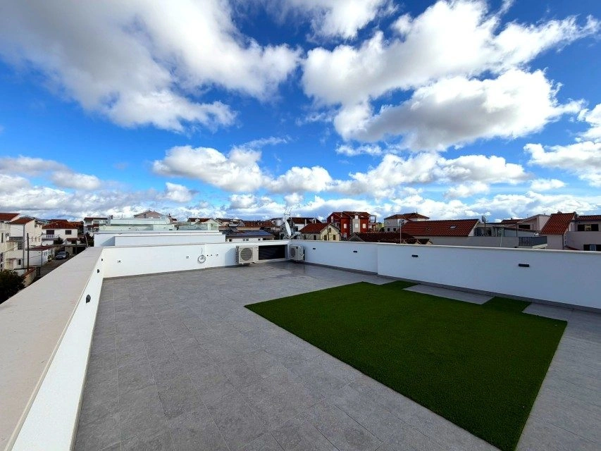 Penthouse, Vodice – Dachterrasse mit herrlicher Aussicht, zwei Minuten vom Zentrum entfernt