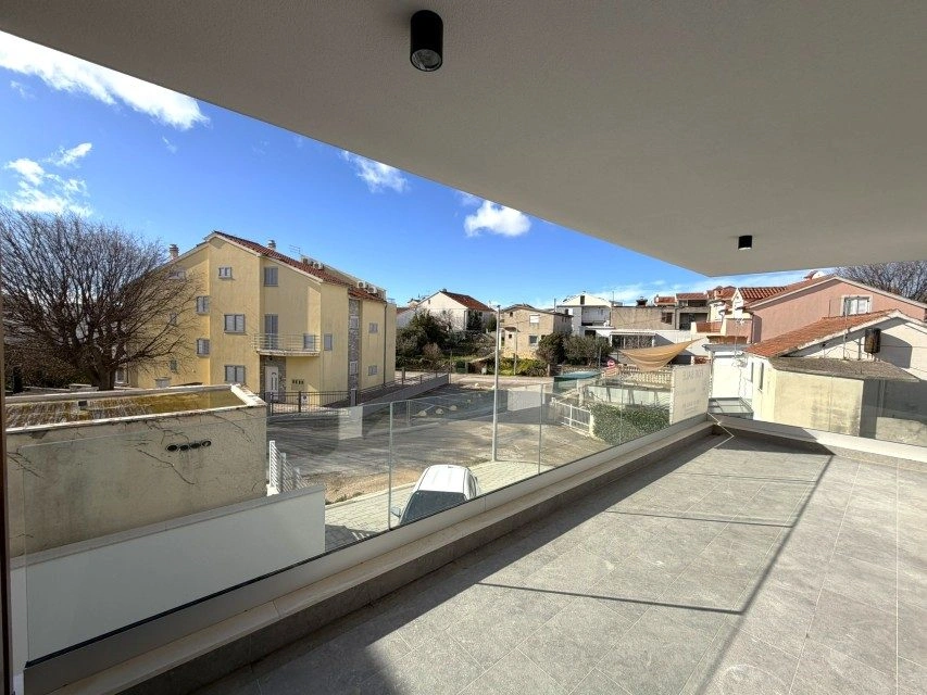 Drei-Zimmer-Wohnung S2, Vodice – Balkon, drei Parkplätze, zwei Minuten vom Zentrum entfernt