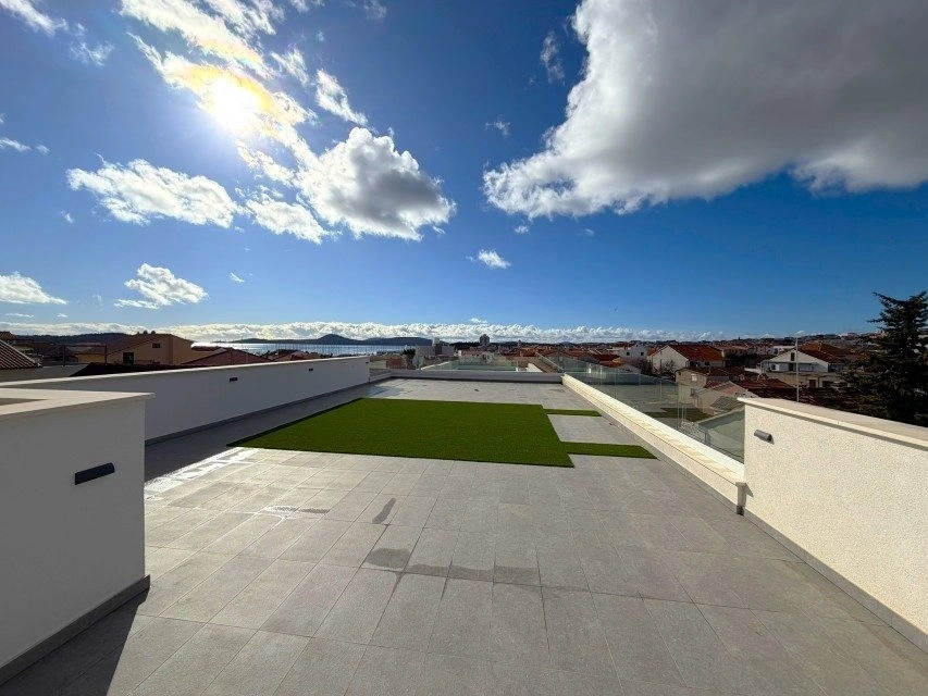 Penthouse, Vodice – 114 m² große Dachterrasse, Aufzug, 200 m vom Zentrum entfernt