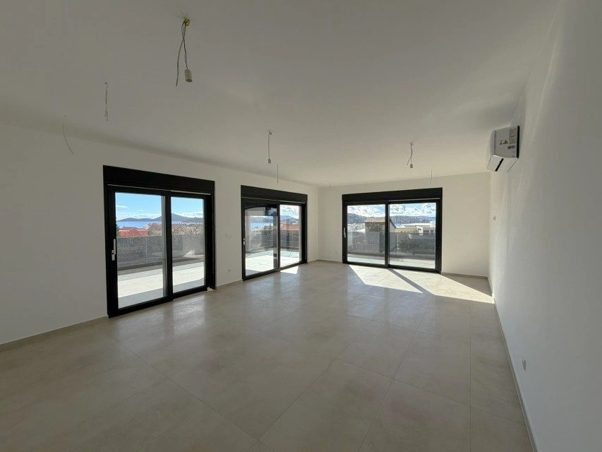 Wohnung in Tribunj – Neubau, Meerblick, Garten