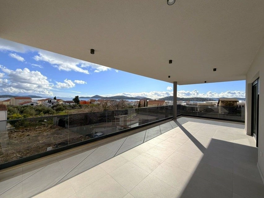 Wohnung in Tribunj – Neubau, Meerblick, Garten