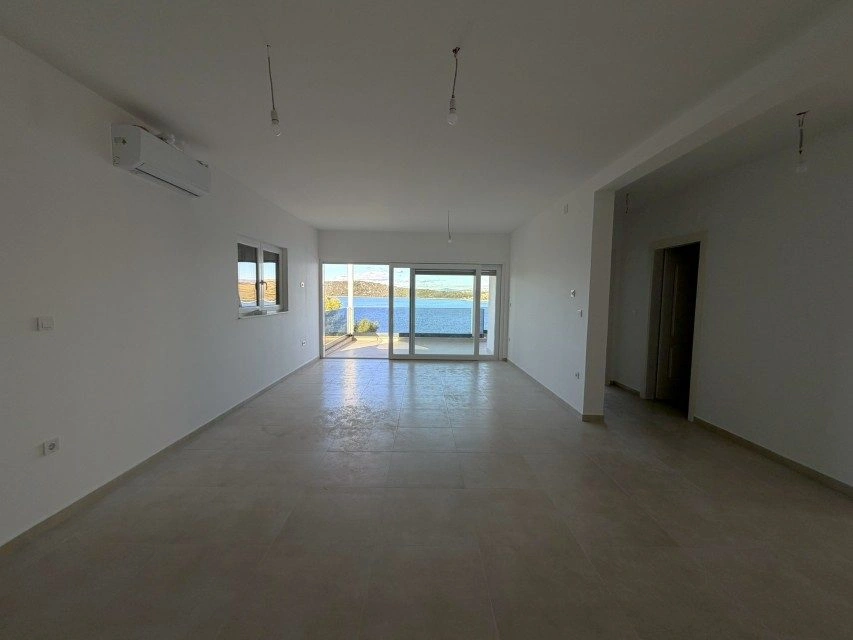 Penthouse, Šparadići - erste Reihe zum Meer