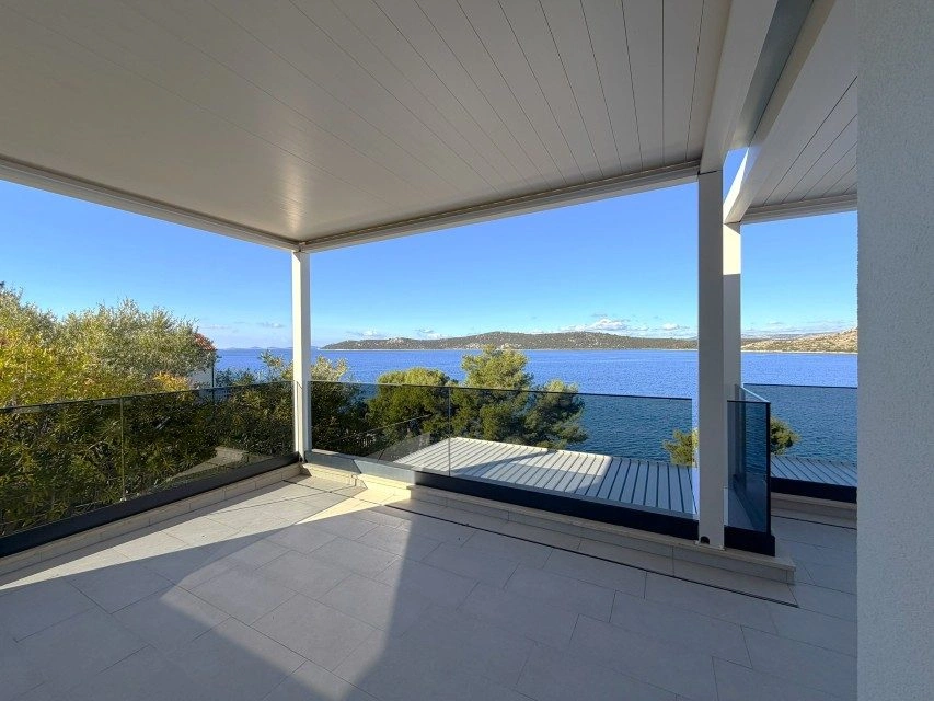 Penthouse, Šparadići - erste Reihe zum Meer