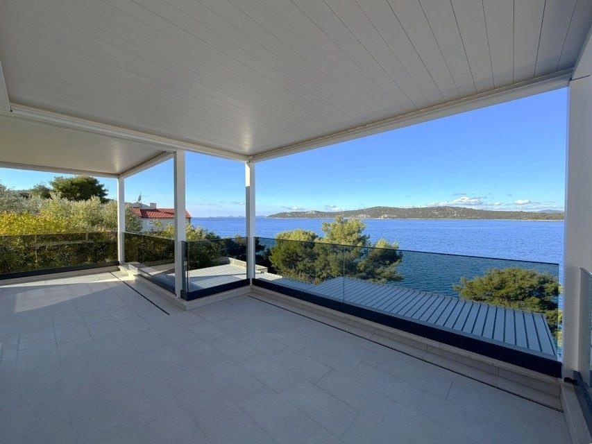 Penthouse, Šparadići - erste Reihe zum Meer