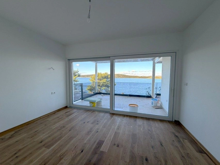 Ein-Zimmer-Apartment, Šparadići – erste Reihe zum Meer