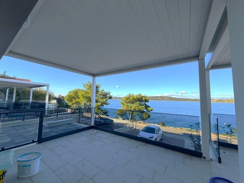 Ein-Zimmer-Apartment, Šparadići – erste Reihe zum Meer