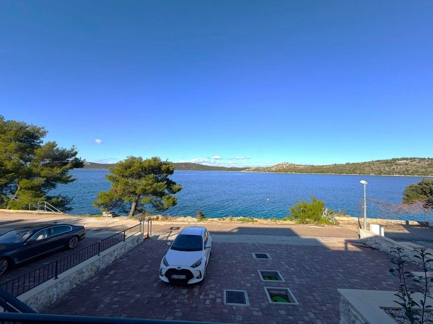 Ein-Zimmer-Apartment, Šparadići – erste Reihe zum Meer