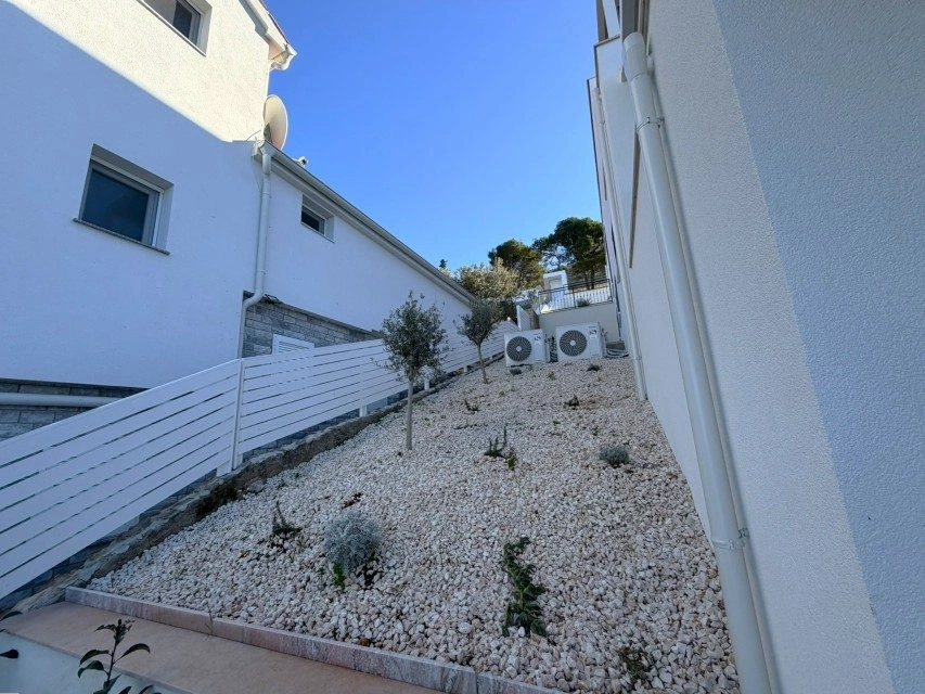 Ein-Zimmer-Apartment, Šparadići – erste Reihe zum Meer