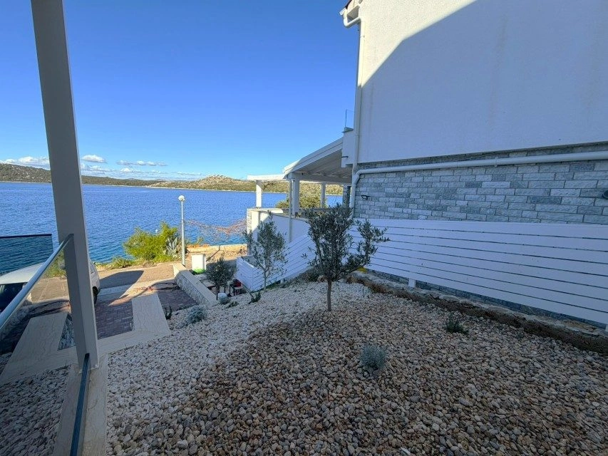 Ein-Zimmer-Apartment, Šparadići – erste Reihe zum Meer