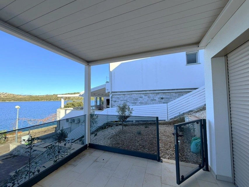 Ein-Zimmer-Apartment, Šparadići – erste Reihe zum Meer