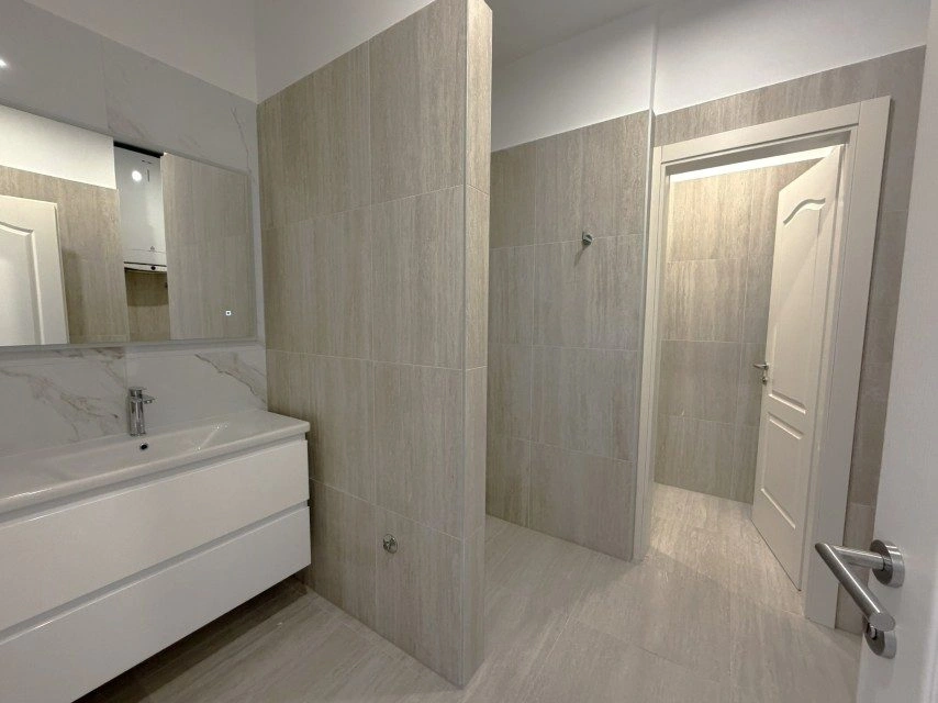 Drei-Zimmer-Apartment, Šparadići – erste Reihe zum Meer