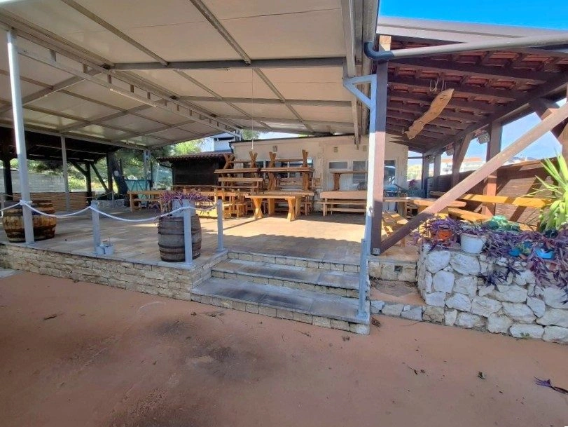 Gut etabliertes Restaurant und Strandbar direkt am Strand – bereit für die Saison