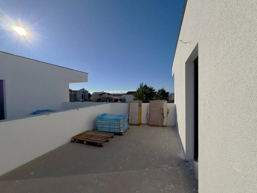 Doppelhaushälfte mit Pool, Garten und Meerblick - Vodice