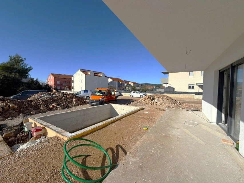 Doppelhaushälfte mit Pool, Garten und Meerblick - Vodice