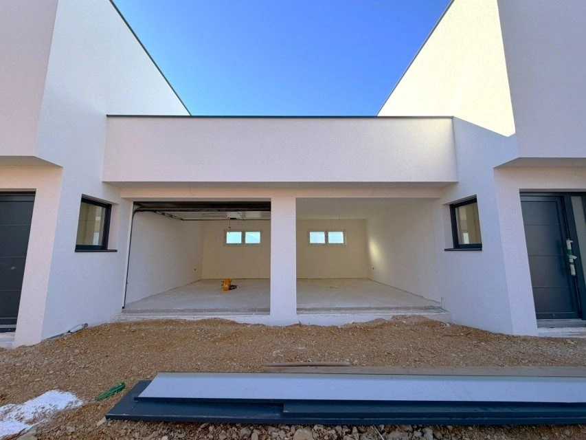 Doppelhaushälfte mit Pool, Garten und Meerblick - Vodice