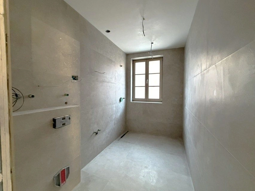 Wohnung in Šibenik – Neubau, erste Reihe zum Meer