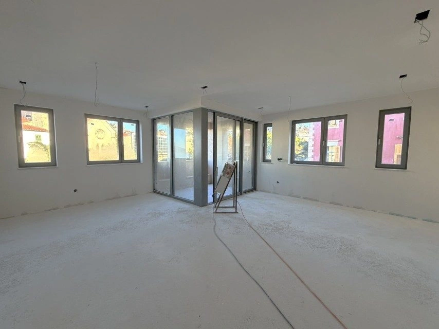 Wohnung in Šibenik – erste Reihe zum Meer, Neubau