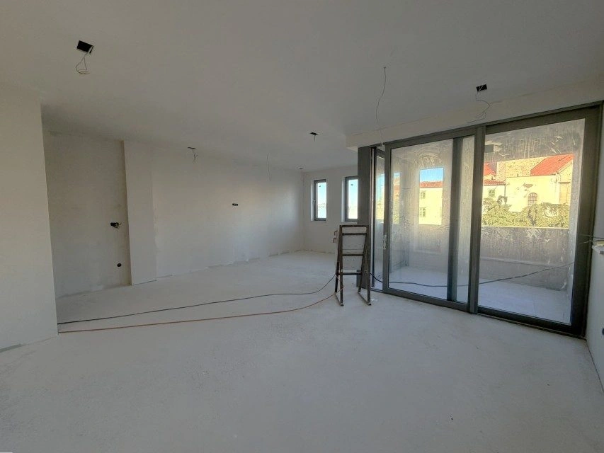 Wohnung in Šibenik – erste Reihe zum Meer, Neubau