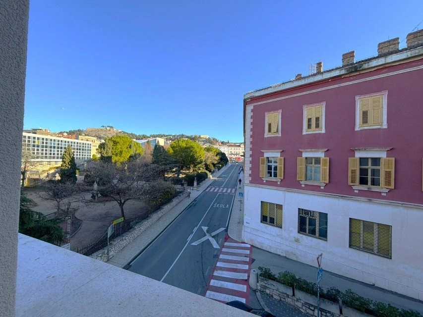 Wohnung in Šibenik – erste Reihe zum Meer, Neubau