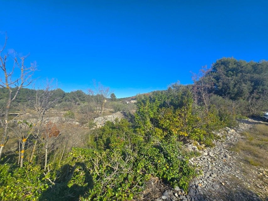 Prostrano zemljište u Jezerima na otoku Murteru