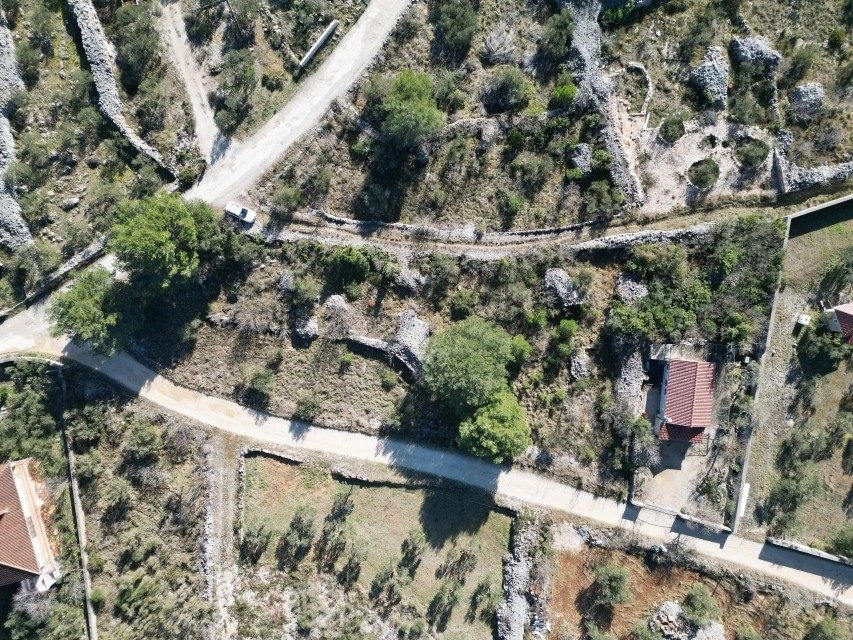 Prostrano zemljište u Jezerima na otoku Murteru