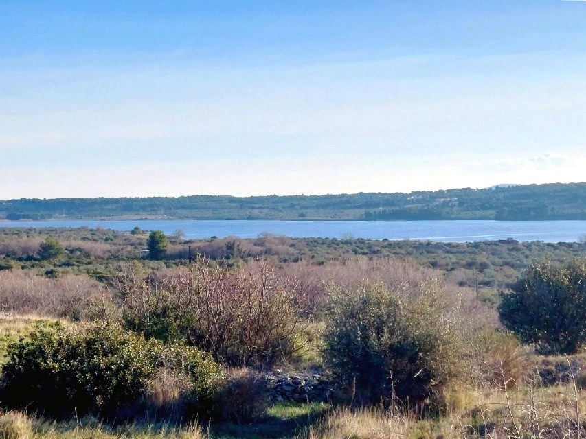 Baugrundstück bei Šibenik, 2250 m², mit Meerblick