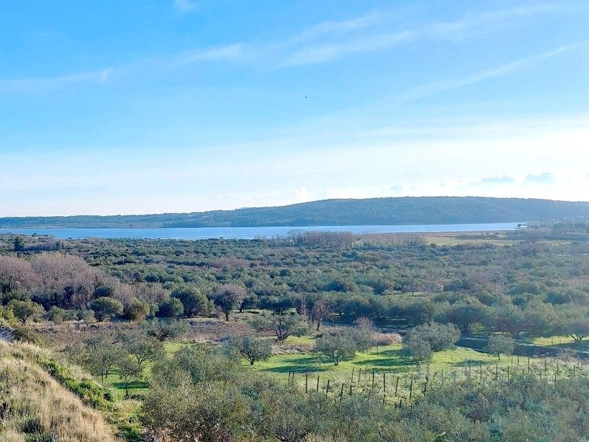 Baugrundstück bei Šibenik, 2250 m², mit Meerblick