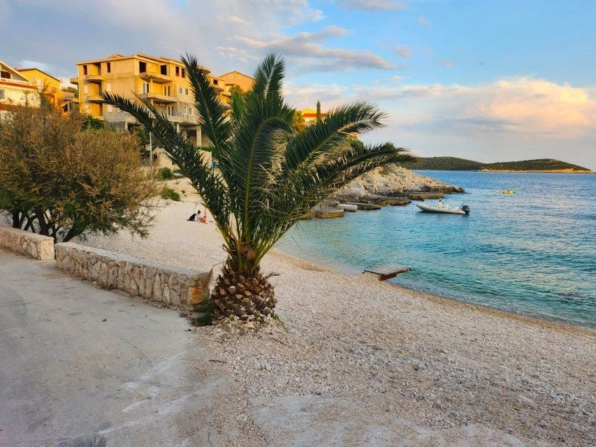 Villa Trogir mit Swimmingpool, 50 m vom Meer entfernt