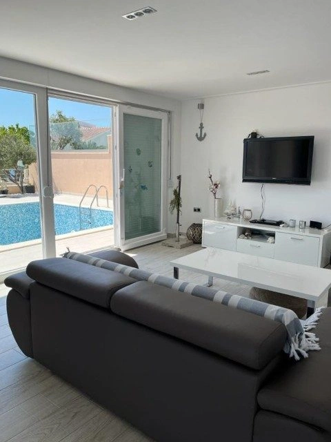 Villa Trogir mit Swimmingpool, 50 m vom Meer entfernt