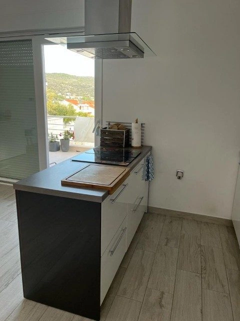 Villa Trogir mit Swimmingpool, 50 m vom Meer entfernt