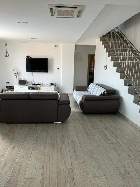 Villa Trogir mit Swimmingpool, 50 m vom Meer entfernt