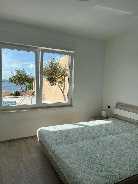 Villa Trogir mit Swimmingpool, 50 m vom Meer entfernt