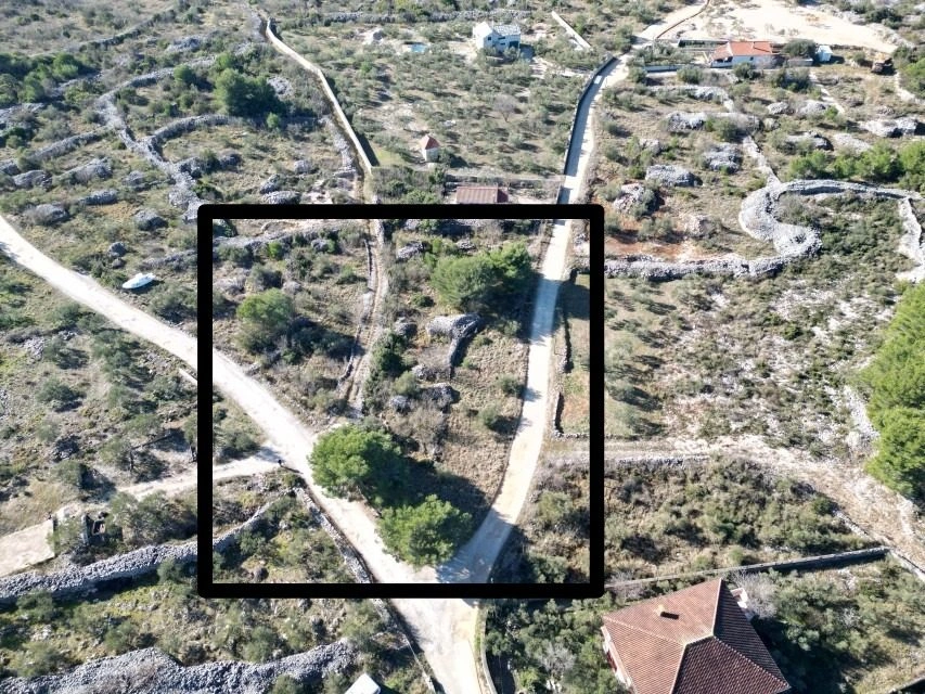 Građevinsko zemljište blizu mora na Murteru – Jezera, 2.340 m²