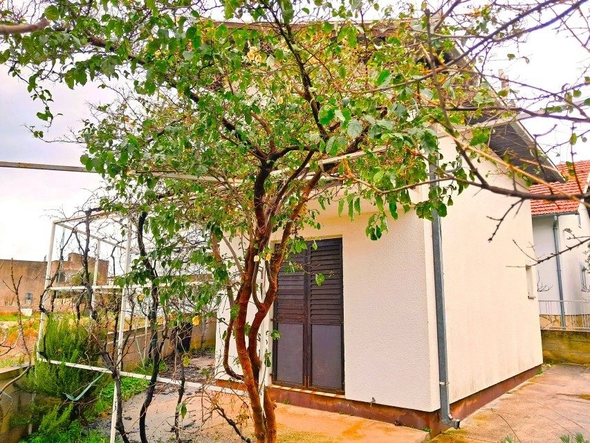 Haus zum Verkauf in ruhiger Lage in Tribunj