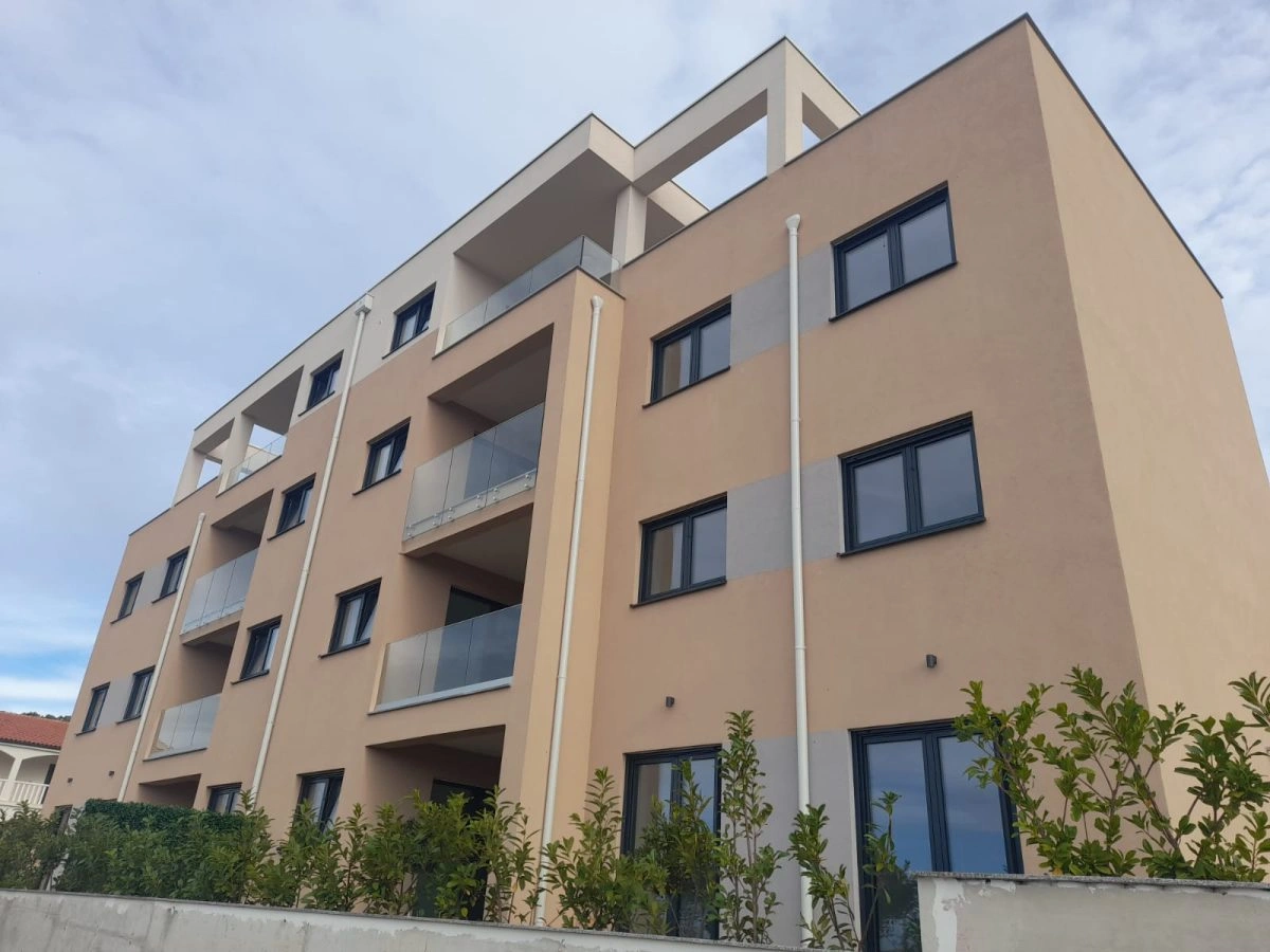 Primošten – Neubau – Zweizimmerwohnung mit offenem Meerblick