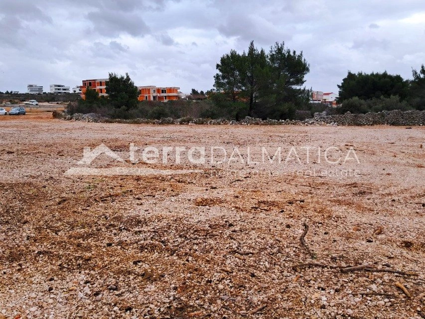 VODICE, Anlagegrundstück 3326 m² – Erwerb von Parzellen von 600 m² möglich