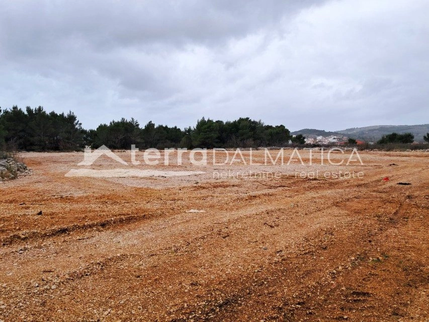 VODICE, Anlagegrundstück 3326 m² – Erwerb von Parzellen von 600 m² möglich