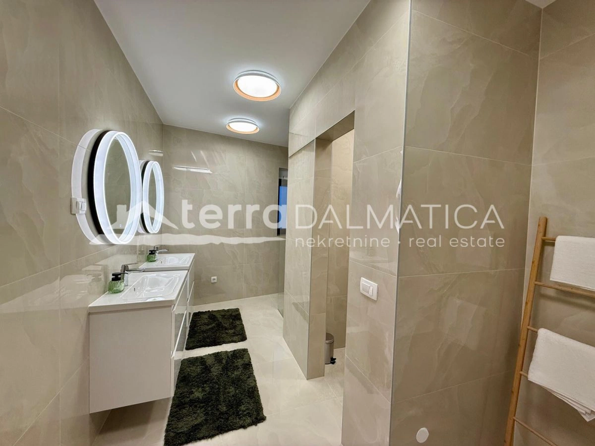 Umgebung von Rogoznica, Luxusvilla mit Infinity-Pool, 100 m vom Meer entfernt