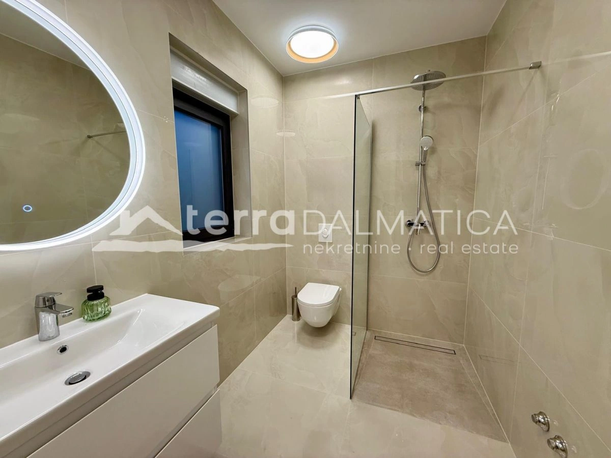 Umgebung von Rogoznica, Luxusvilla mit Infinity-Pool, 100 m vom Meer entfernt