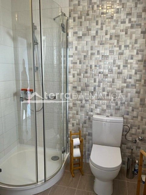 Moderna vila, Trogir – bazen, 50 m od mora