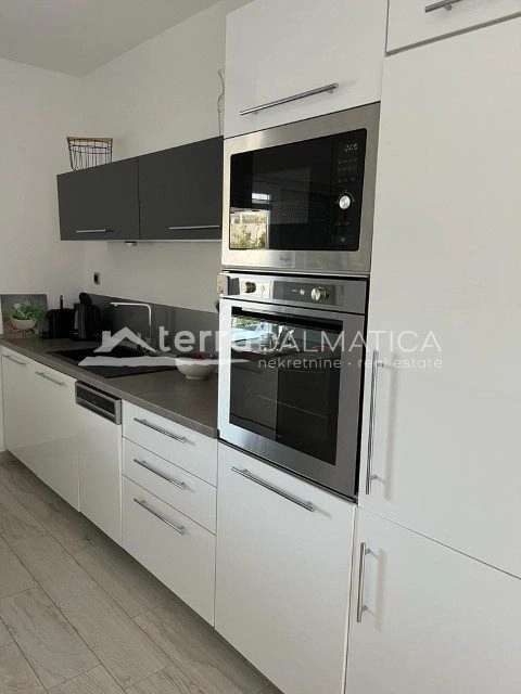 Moderna vila, Trogir – bazen, 50 m od mora