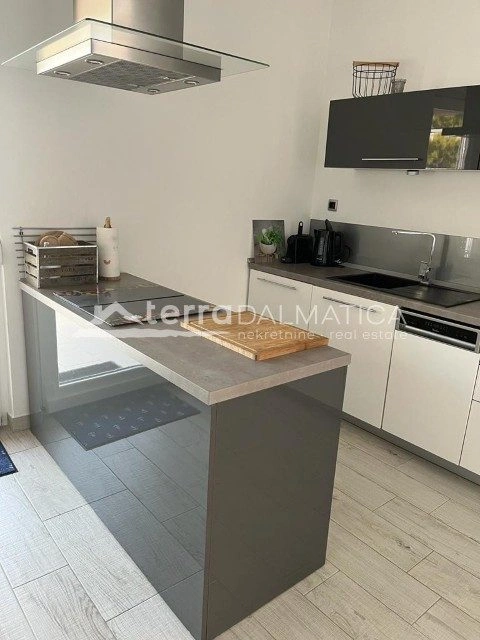 Moderna vila, Trogir – bazen, 50 m od mora