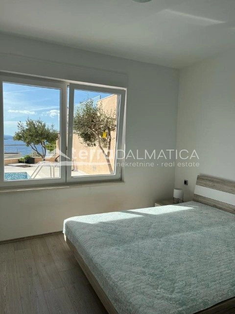 Moderna vila, Trogir – bazen, 50 m od mora
