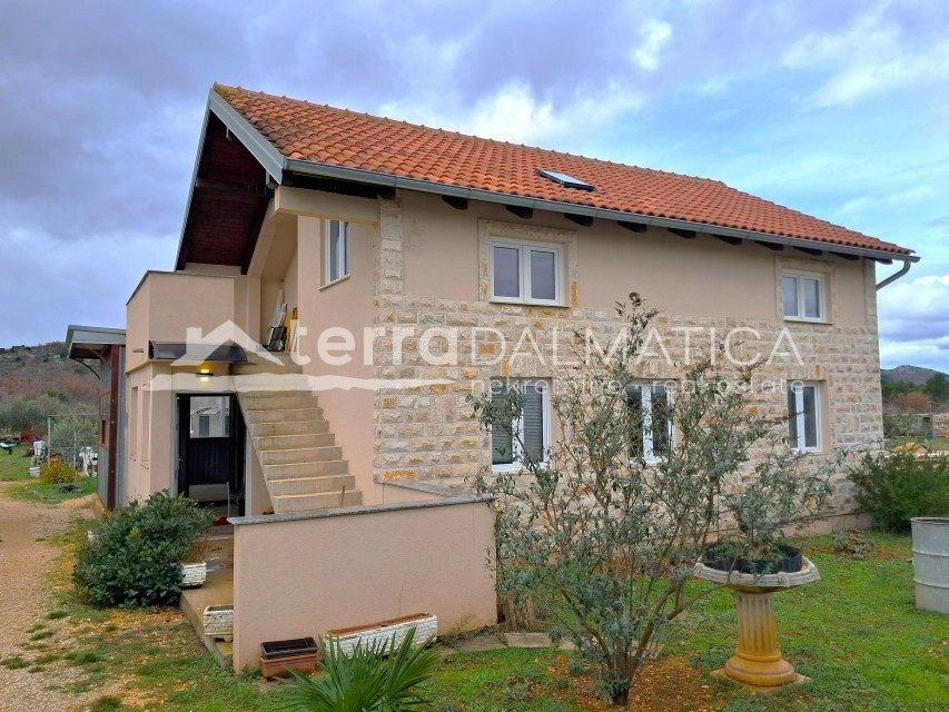 Ferienhaus 100 m², Vodice – 5.700 m² Grundstück