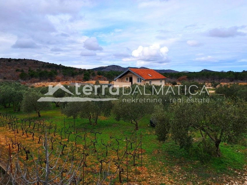 Ferienhaus 100 m², Vodice – 5.700 m² Grundstück