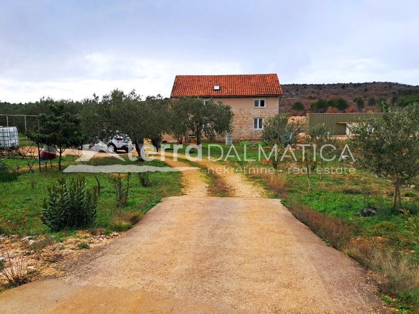Ferienhaus 100 m², Vodice – 5.700 m² Grundstück