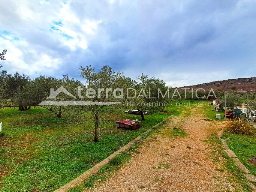 Ferienhaus 100 m², Vodice – 5.700 m² Grundstück