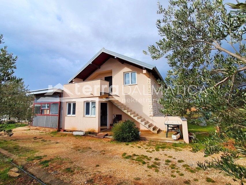 Ferienhaus 100 m², Vodice – 5.700 m² Grundstück